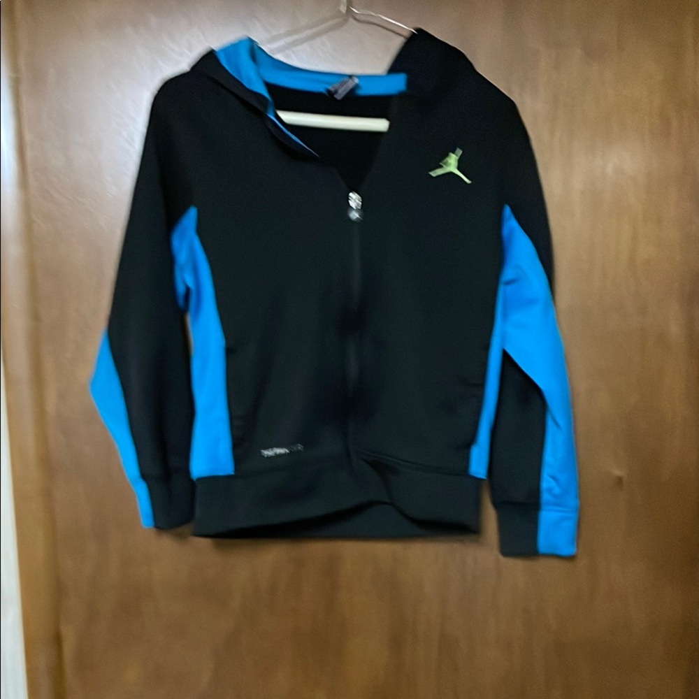 Black and Blue Athletic Sweatshirt with Sporty Design